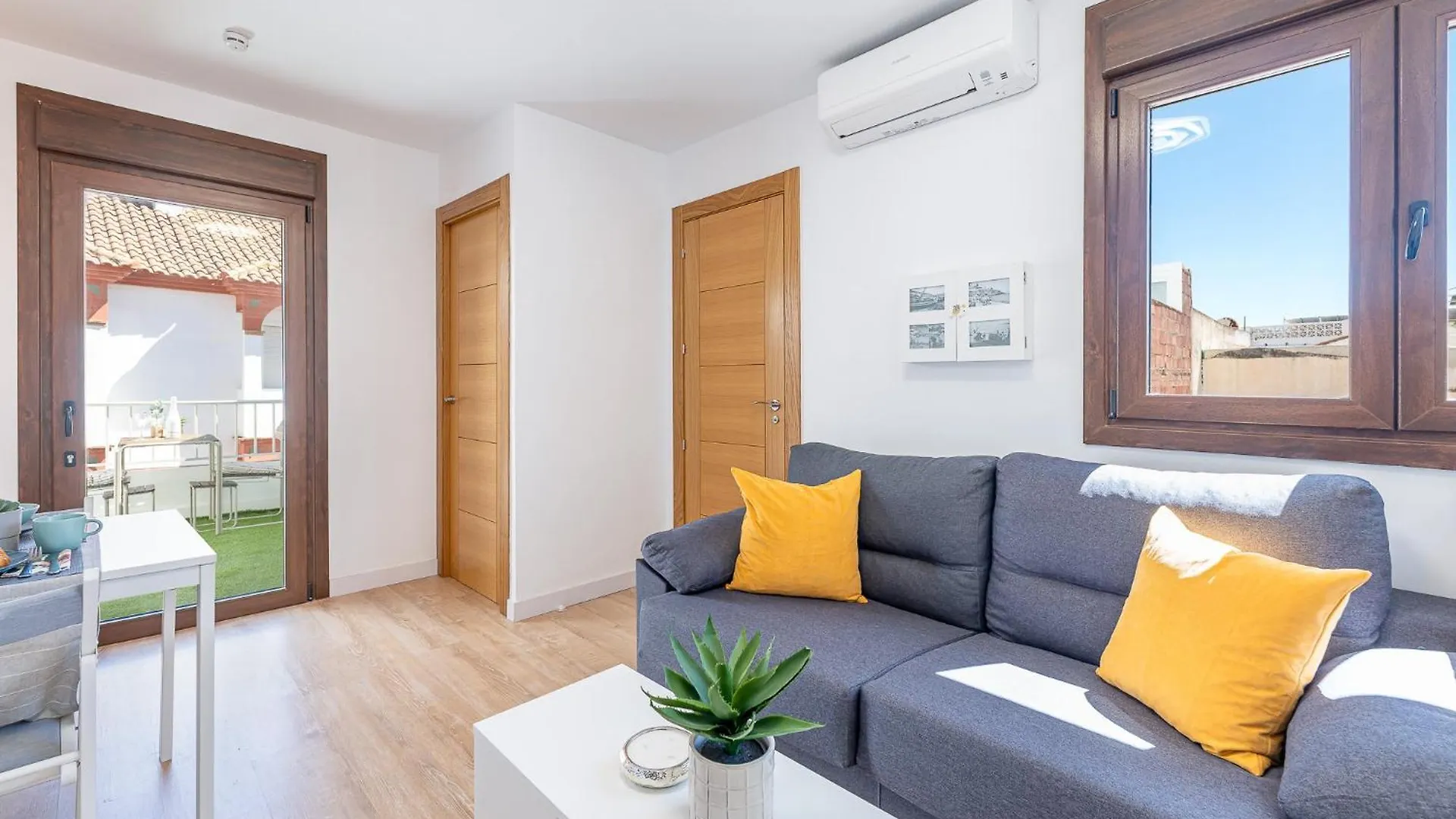Apartment 797 Holiday Rentals- Carrasco Beach 2 Torremolinos