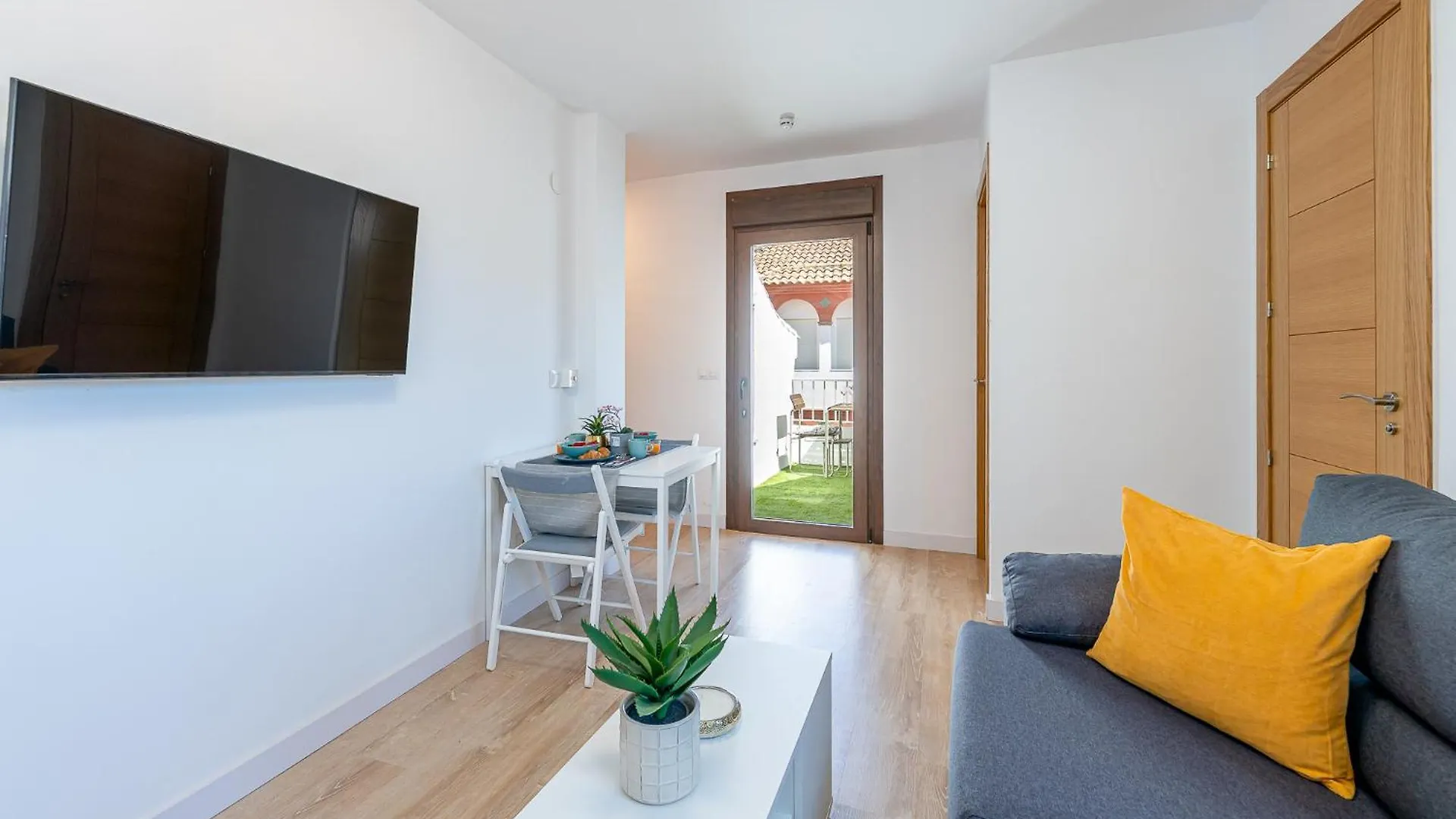 Apartment 797 Holiday Rentals- Carrasco Beach 2 Torremolinos Spain