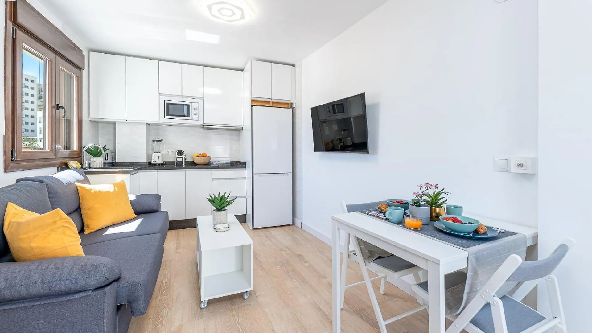 Apartment 797 Holiday Rentals- Carrasco Beach 2 Torremolinos Spain