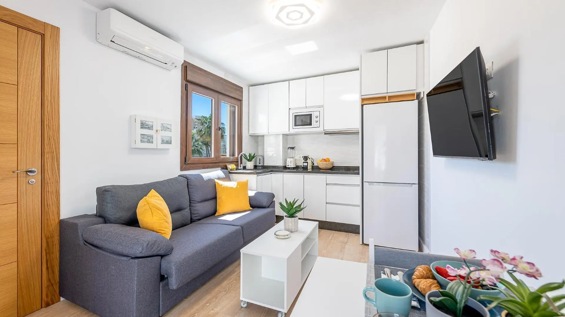 Apartment 797 Holiday Rentals- Carrasco Beach 2 Torremolinos